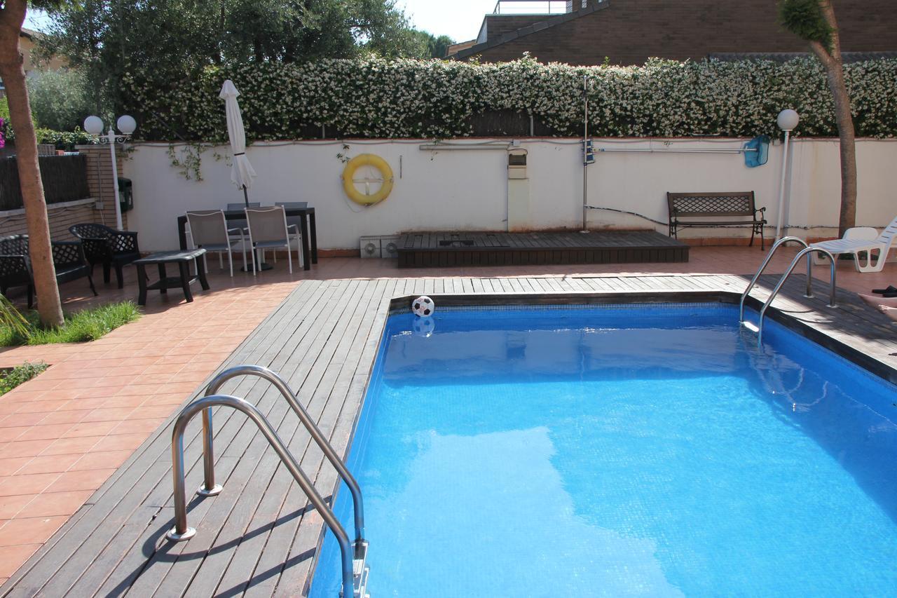 Apartamentos Caru Castelldefels Eksteriør bilde